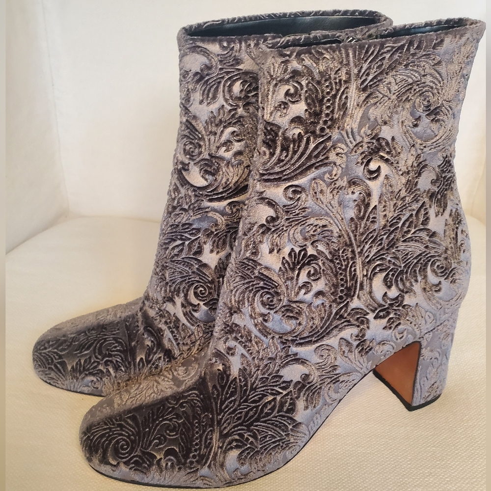 Marc Fisher LTD  velvet brocade booties sz 7